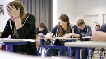 高二法语前置高考占位图