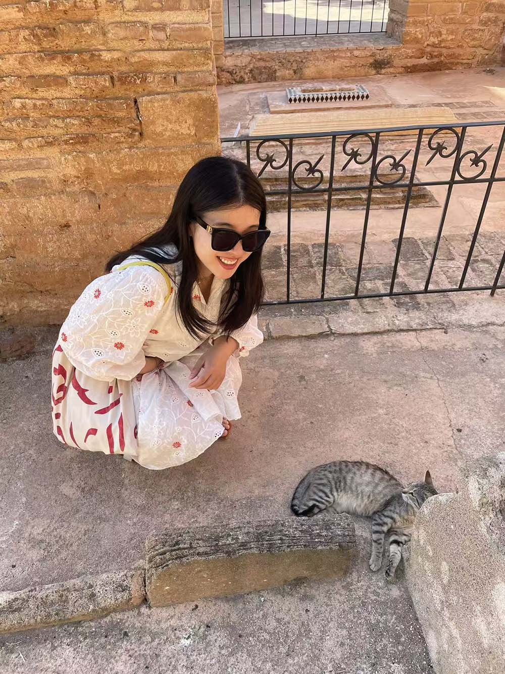 石雨白与不同背景的同学交流学术观点