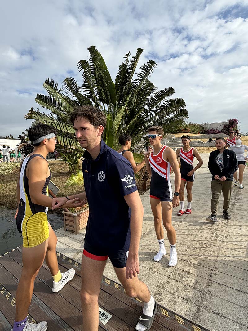 场上是对手，场下是朋友