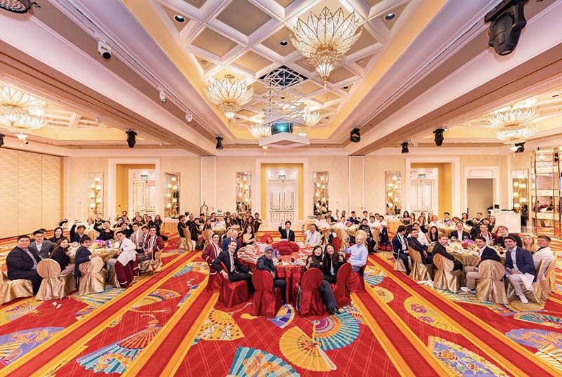 队伍通过港珠澳大桥抵达澳门