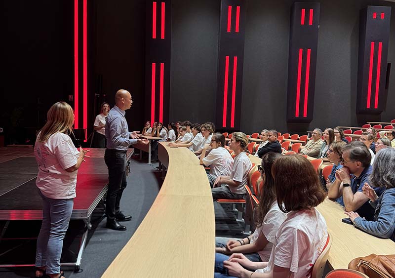 黄鹏翔先生在法国